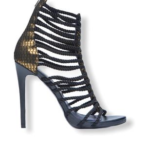 London Trash Perdita Strappy Sandals Heels Black Gold Dressy NWT